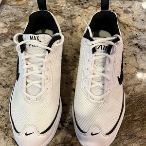 Brand new never worn Nike Airmax